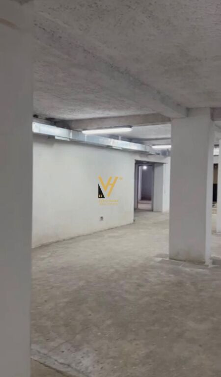 SHITET AMBIENT BIZNESI 350 M2 TE SHKOLLA E KUQE 26.000.000 LEKE