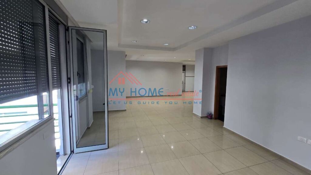 Zyre me qera Rruga e Dibres tek Kompleksi Halili ne Tirane