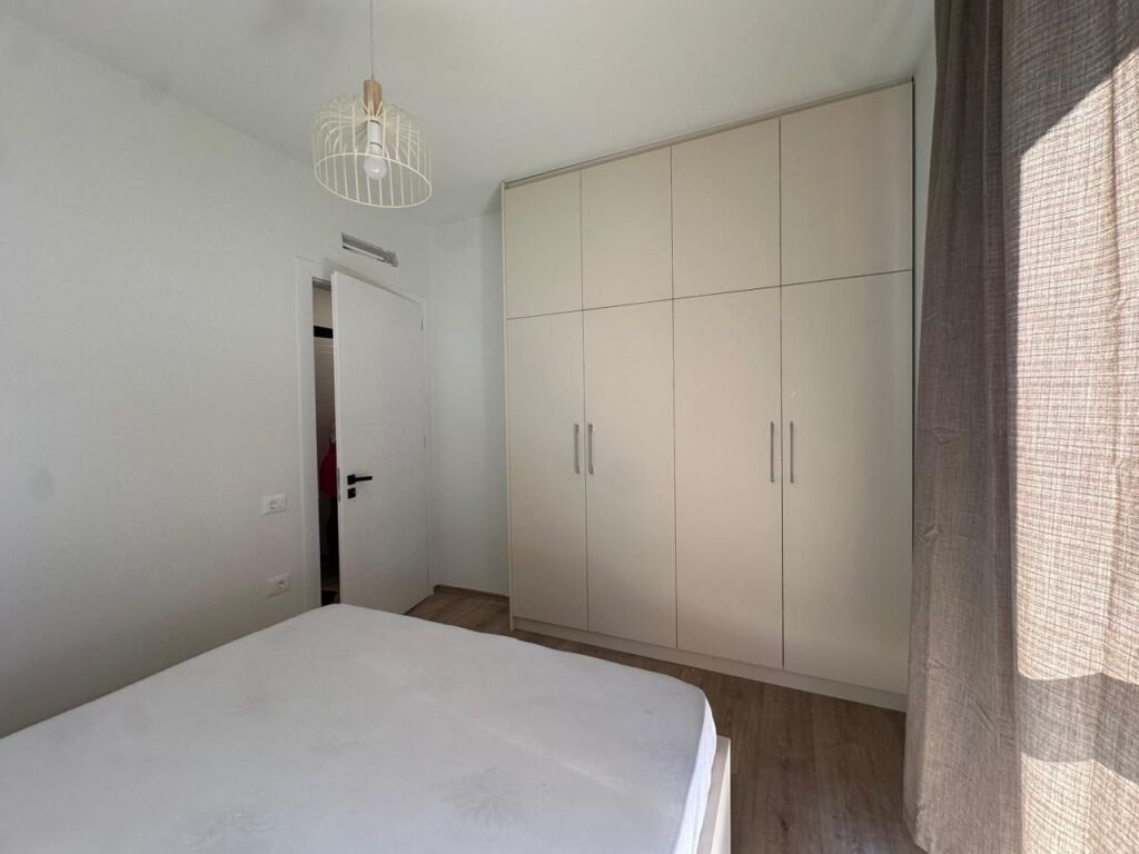 APARTAMENT 1+1 PER QIRA PRANE  PARKIM PRANE FARMACISE NR 10!
