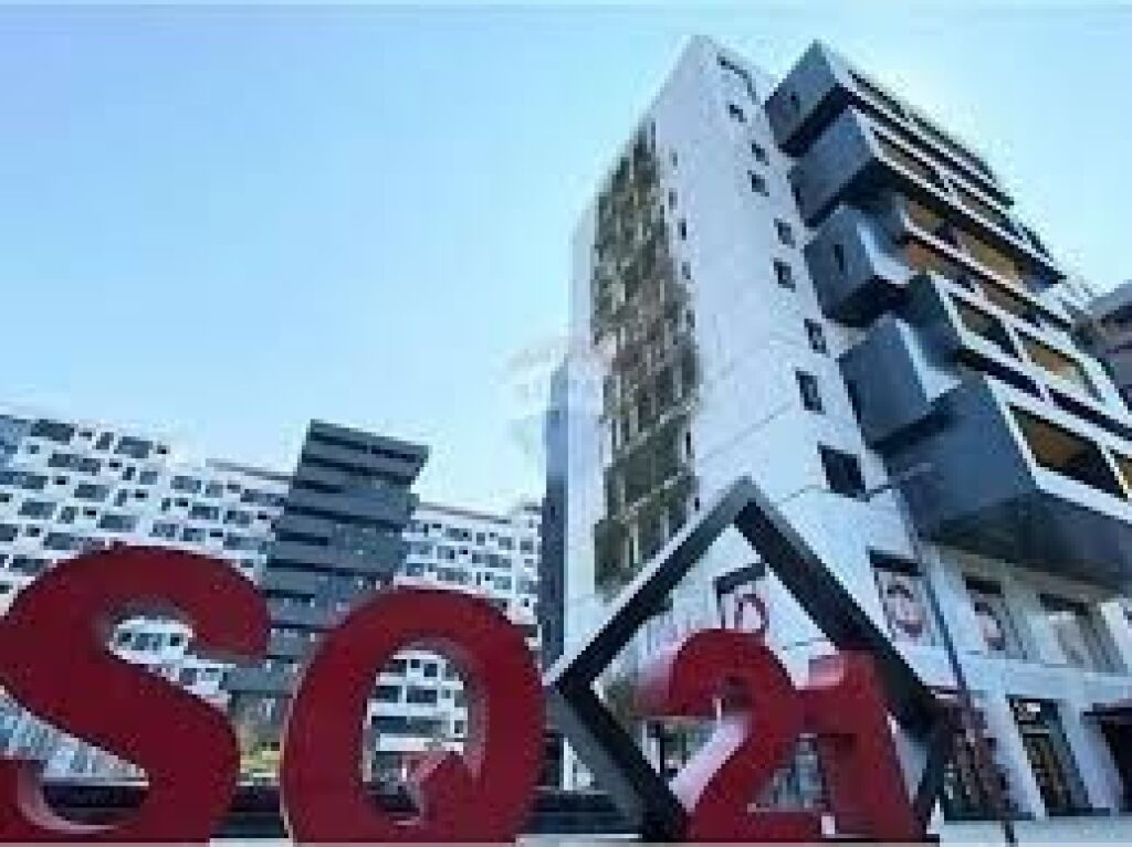 Ambient Komercial me Qera tek Square 21, Rruga e Kavajës – Ideal për Zyra dhe Biznese!