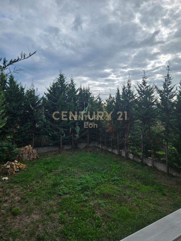 Vilë ( kati i pare ) Me Qira në Golem, Durrës !