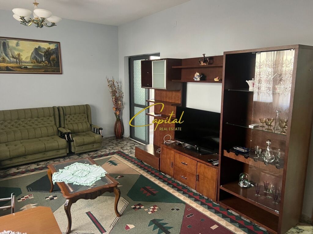 VILE ME QIRA 200 M2 FRESKU 50.000 LEKE