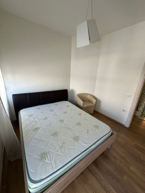 JEPET ME QIRA VILË 4-KATËSHE – White House, TEG