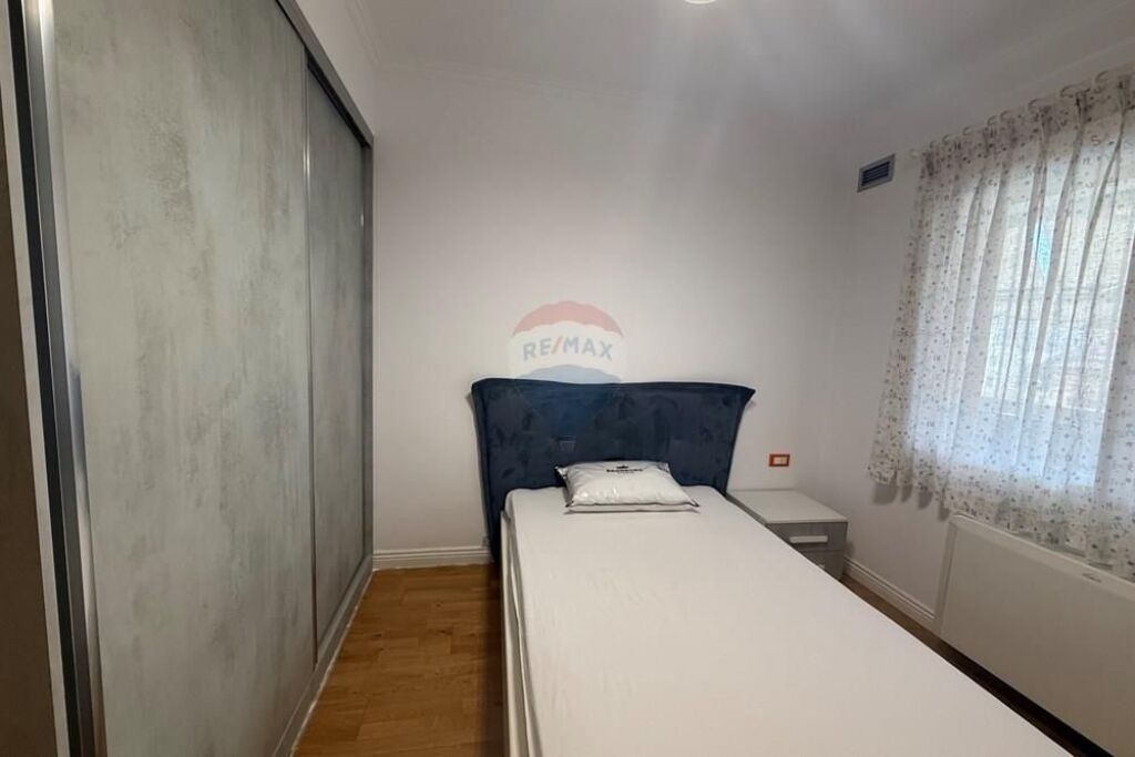 Modern apartment 3+1+2 with 2 parking spaces Paris Commune