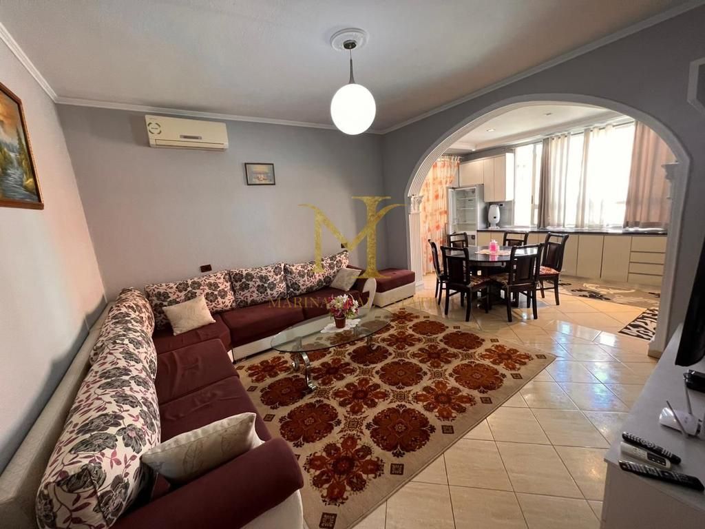 SHTEPI ME QERA 2+1 ISH KNETE