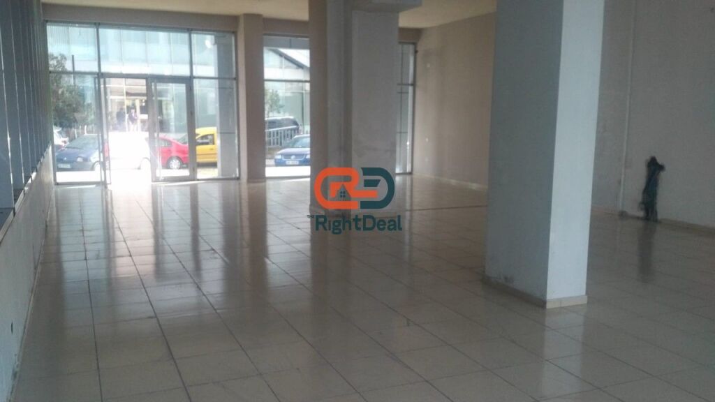 Shitet Ambient Biznesi Ne Rruge Kryesore Prane Rrethrrotullimit te Casa Italias !!