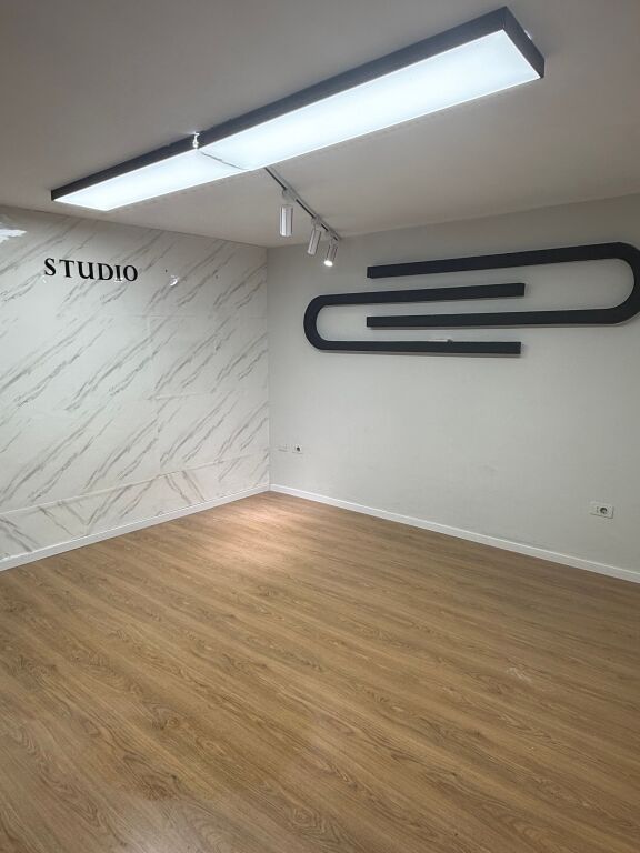 Dyqan me qira ne qender