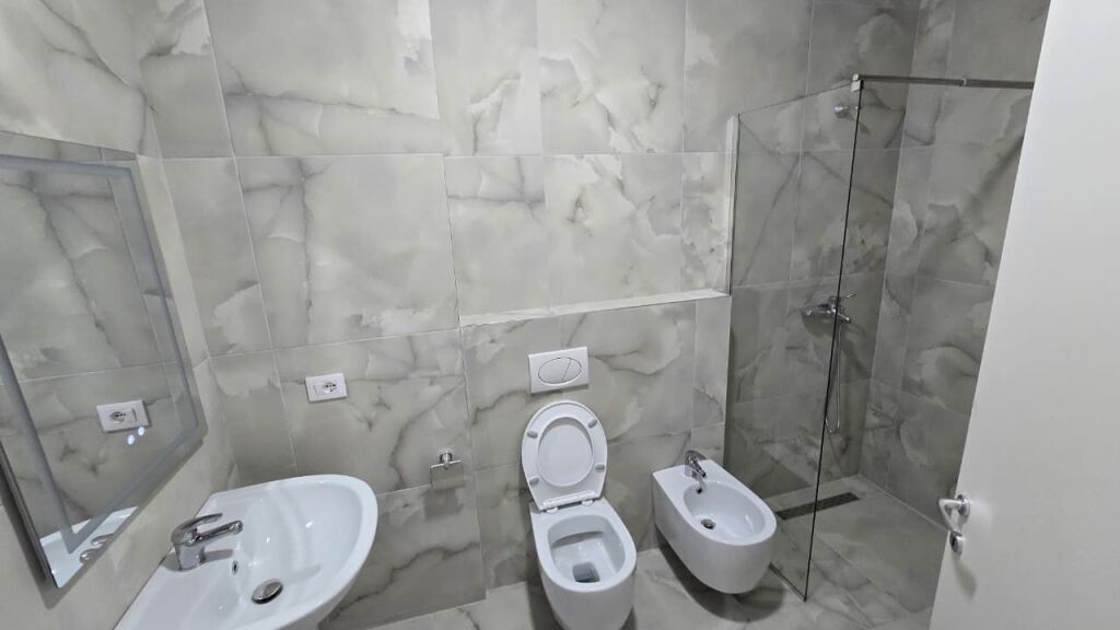 Apartment 2+1+parking space for rent at the New Ring in Tirana