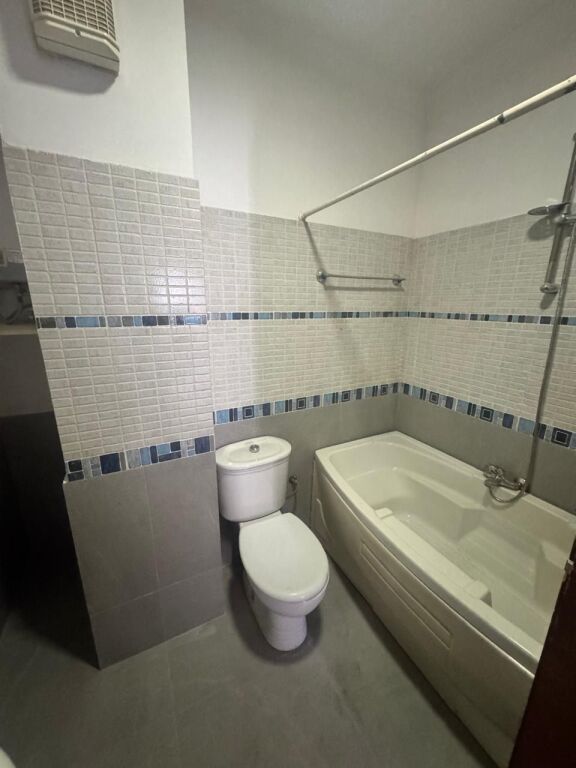 Apartament 2+1+2 me qera tek Komuna e Parisit prane Lulishtes