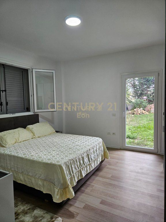 Vilë ( kati i pare ) Me Qira në Golem, Durrës !