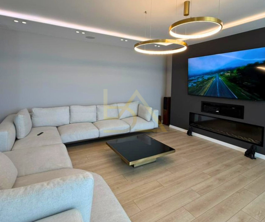 Duplex di Lusso in Affitto – Square 21, Tirana