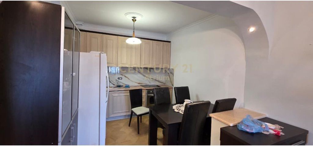 Apartament 2+1 per shitje tek Ish-Restorant Durresi