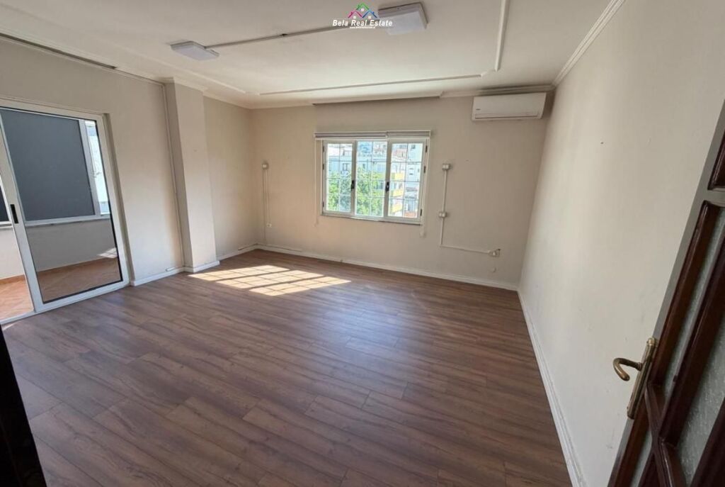 Ufficio In Affitto In Piazza Willson (ID BZ2926) Tirane