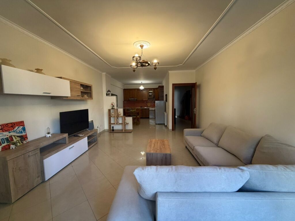 Apartament 1+1 i madh me qira te Liqeni Artificial