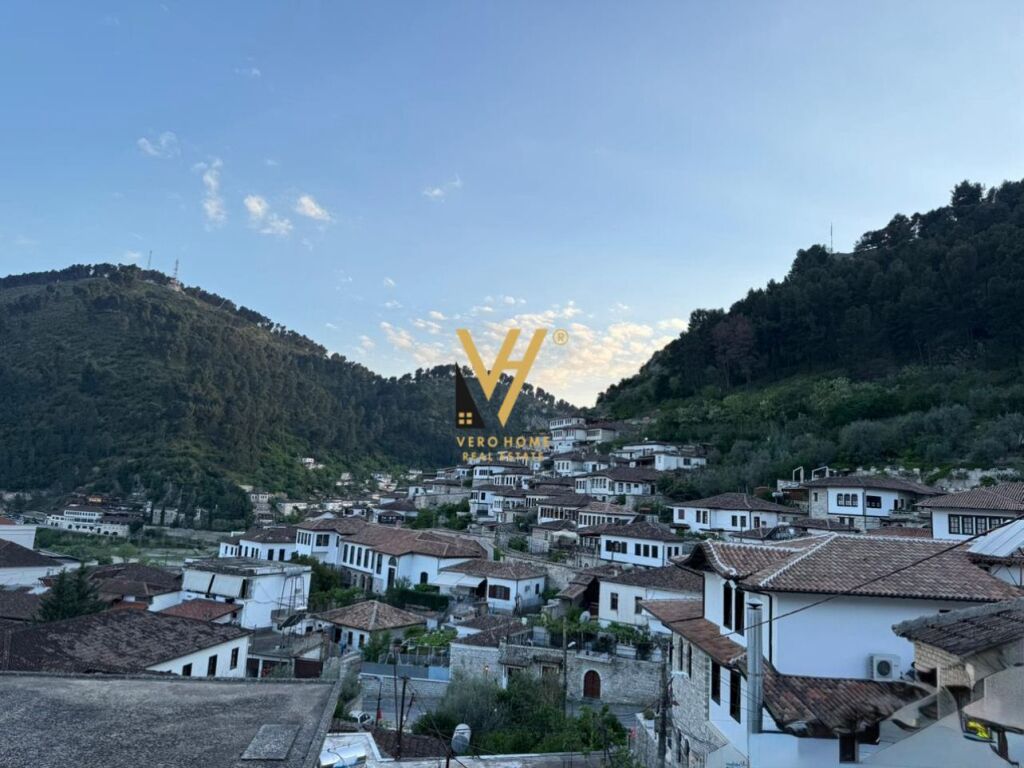 SHITET SHTEPI PRIVATE 2-KATESHE TE PORTA E PASHAIT, BERAT 390.000 EURO