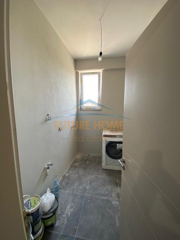 Shitet Apartament 3+1+2, Komuna e Parisit