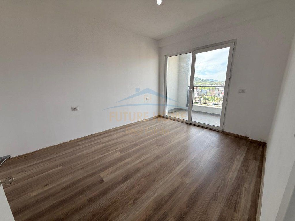 Shitet, Apartament 2+1+2+Post Parkim, Kombinat