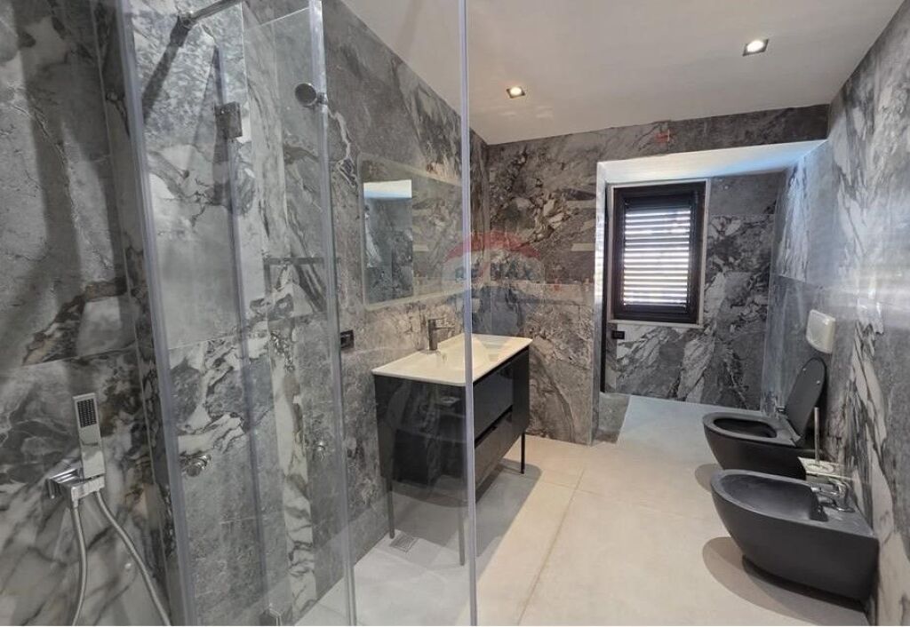 PENTHOUSE PER SHITJE TE LIQENI ID: 530281026-1281