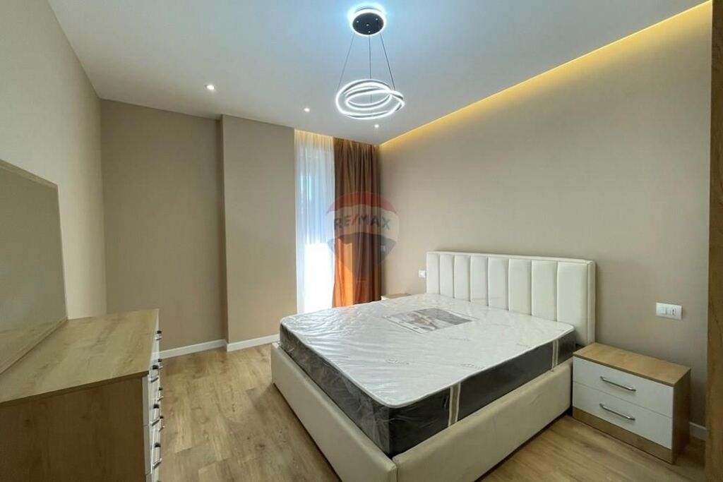 Apartament 1+1 me qira prane Amb. Amerikane!