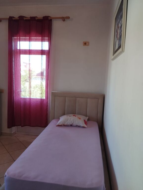 Jepet me qera Shtepi private 1+1 350 Mije leke