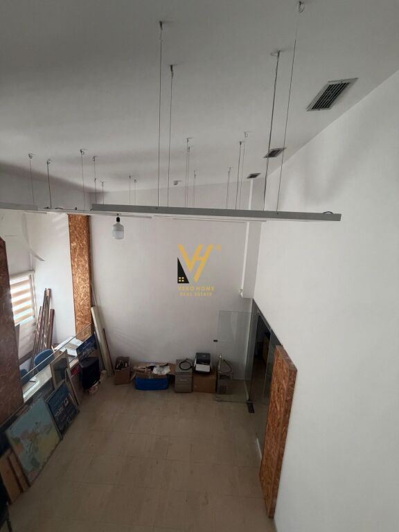 JEPET ZYRE 160 M2 ME QIRA NE MYSLYM SHYR 1.500 EURO