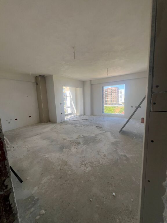 🏡 Shitet apartament 3+1 tek Rrethi i Klanit ( Bengas )