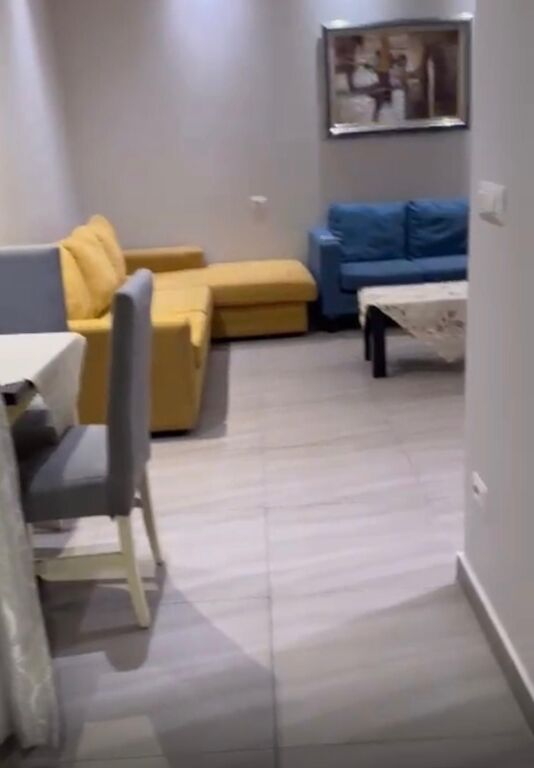 Qera garsoniere 📍Yzberisht  Kati 3 (pjese vile) Cmimi 35.000 leke/muaj