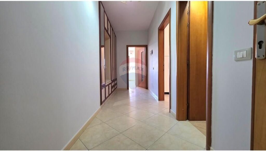 Apartament 1+1 - Për Shitje - Bulevardi Kryesor, Vlorë