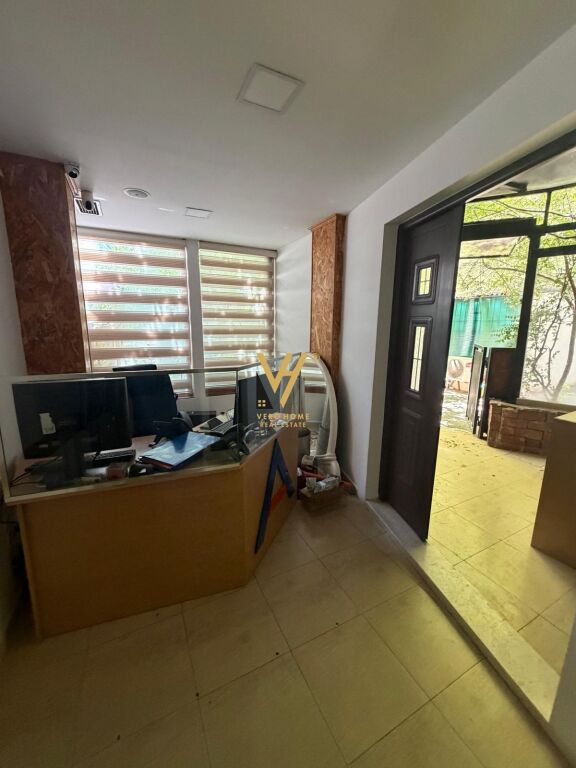 JEPET ZYRE 160 M2 ME QIRA NE MYSLYM SHYR 1.500 EURO