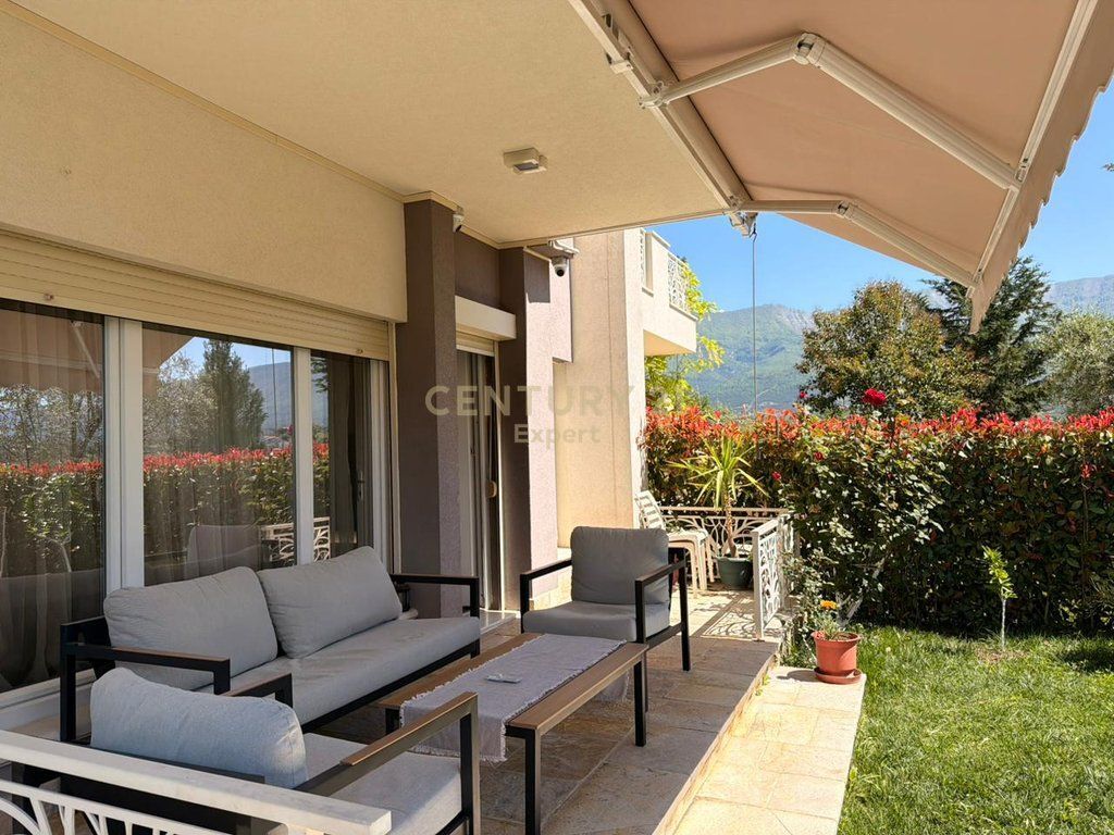 JEPET ME QIRA VILE LUKSOZE ME PAMJE PANORAMIKE NGA LIQENI I FARKES