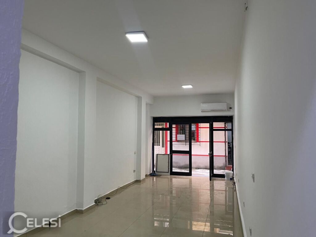 Jepet me qera ambjent biznesi i pershtatshem per cfardolloj biznesi 500 Mije leke