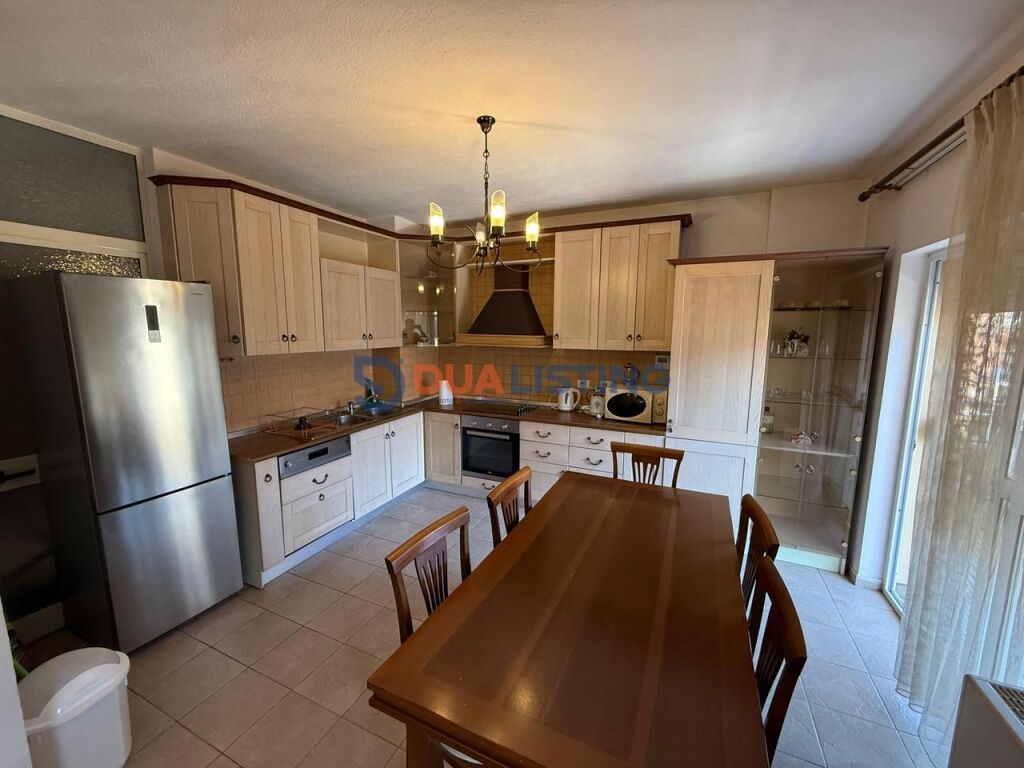 Jepet me Qira Duplex 3+1 | tek Ambasada Amerikane,Rruga e Elbasanit!