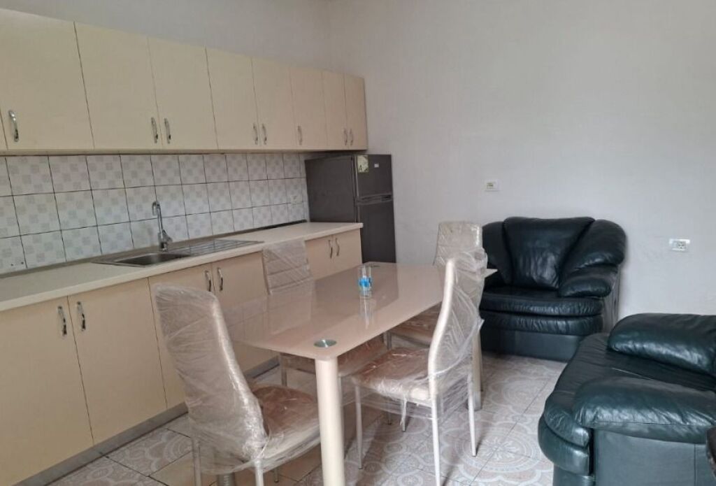 Rent | Shtëpi private 1 + 1 | Rruga e Dibrës | 450 €/month