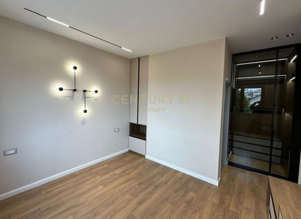 SHITET APARTAMENT 2 + 1 + 2