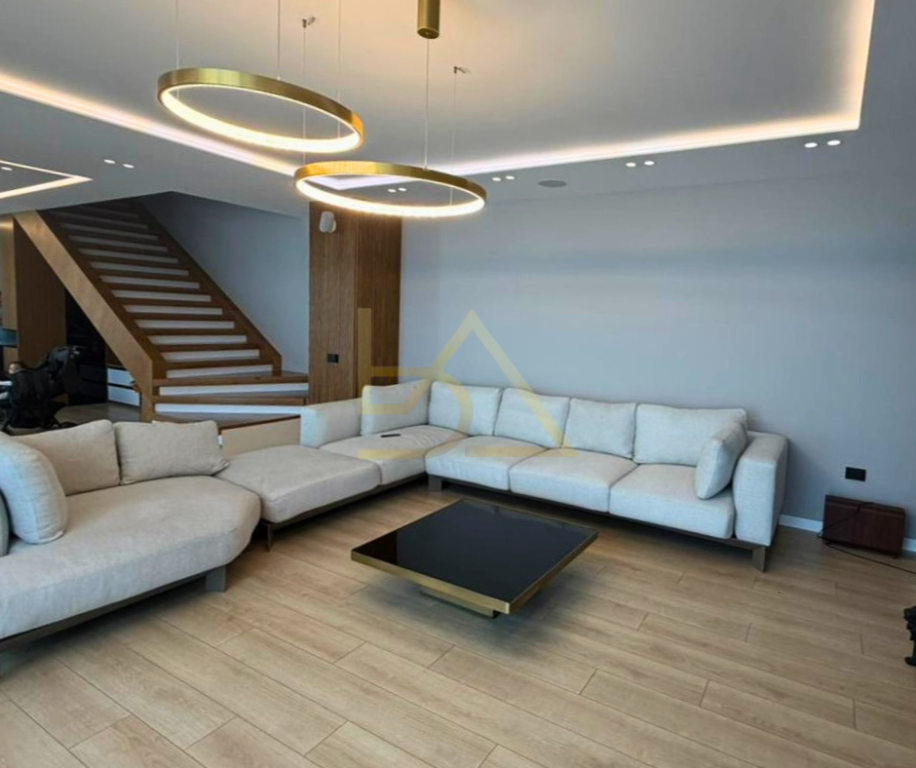 Duplex di Lusso in Affitto – Square 21, Tirana