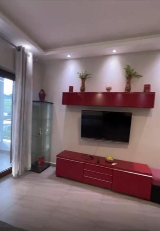 🏡 Garsoniere me qira  📍 Zona: Yzberisht💰 Çmimi: 35,000 lekë / muaj