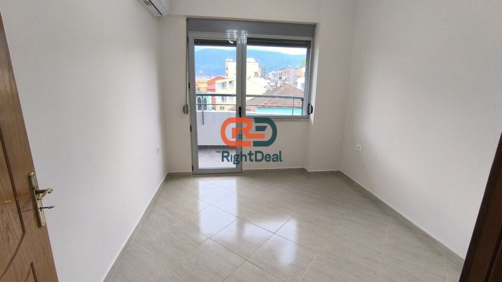 Tek Kompleksi Halili, Jepet Me Qira Ambient Per Zyra I Sapo Investuar !!