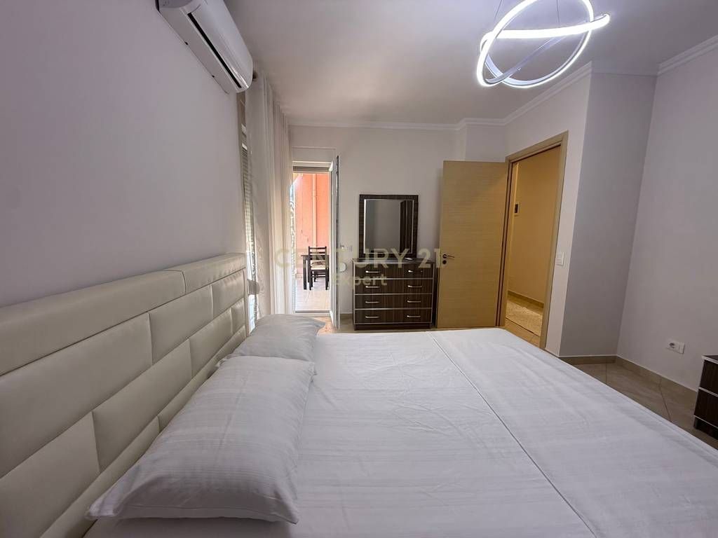 Apartament 1+1 për qira në zonën e 21 Dhjetorit