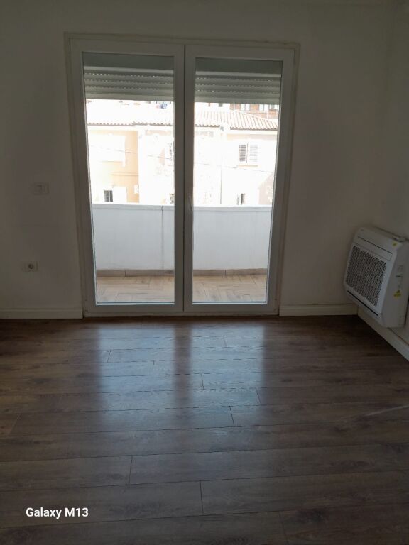 3+1, partially furnished for residence or office, mine peza, 750 euros