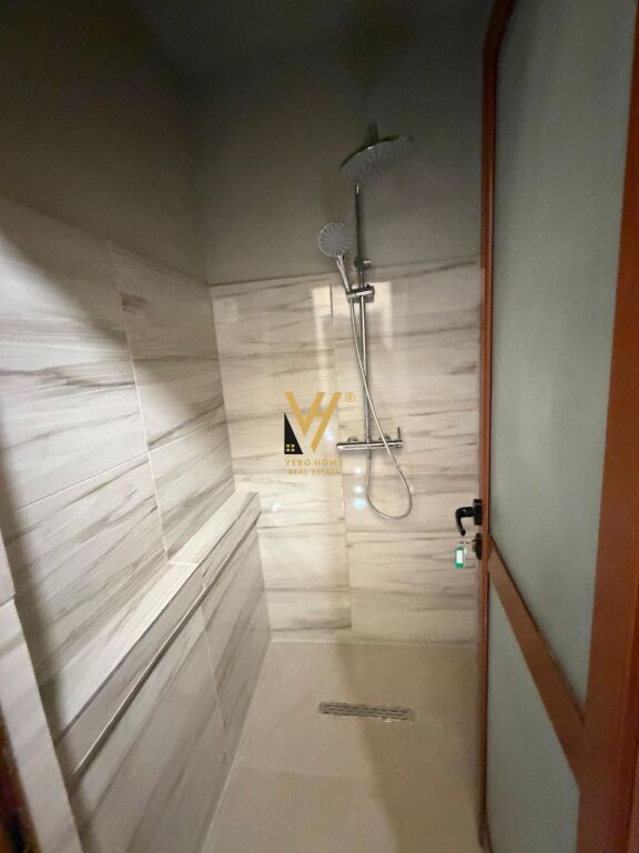 JEPET VILE TRE KATESHE ME QIRA NE MYSLYM SHYR 5.000 EURO