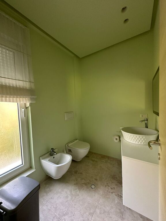 JEPET ME QIRA VILË 4-KATËSHE – White House, TEG