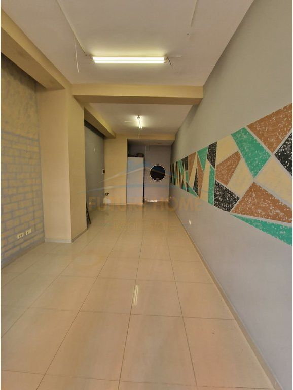 Qera, Ambient Biznesi, Yzberisht 400 €,UNA68187