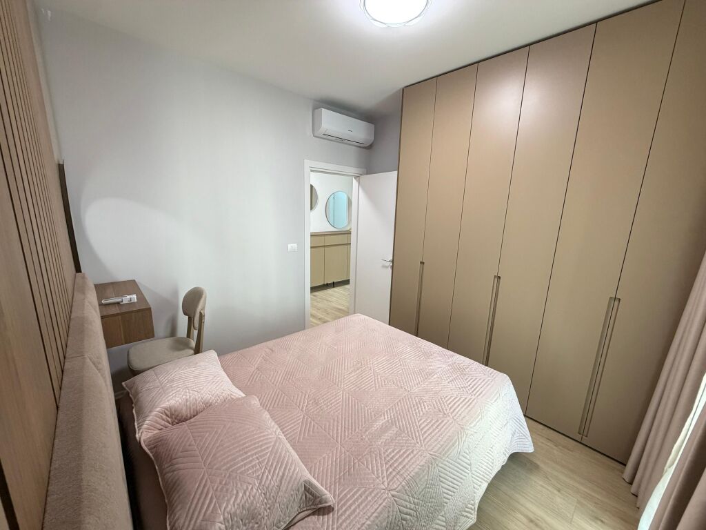 🏡 Super apartment 1+1 for rent 📍 Zogu i Zi, Tirana  🏢 New complex, 7th floor, with 2 elevators 🛋️ Everything new and invested with quality 🆕 Never inhabited before 🌳 Open view from the park  ✨ Modern, comfortable apartment ready for living  💶 Price: 70,000 lek/month