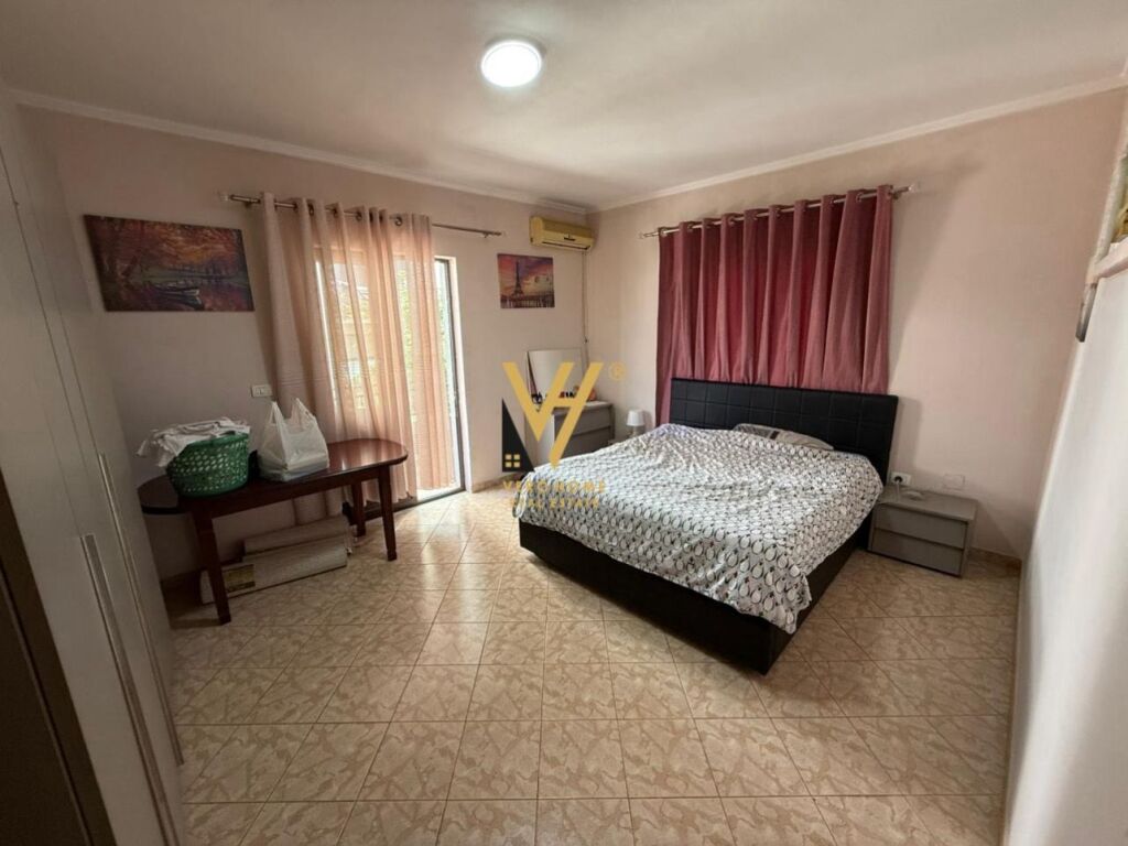 VENDESI CASA SU DUE PIANI A ASTIR 700.000 EURO