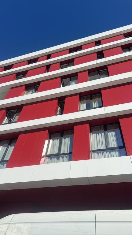 APARTAMENT 1+1 PER QIRA PRANE  PARKIM PRANE FARMACISE NR 10!
