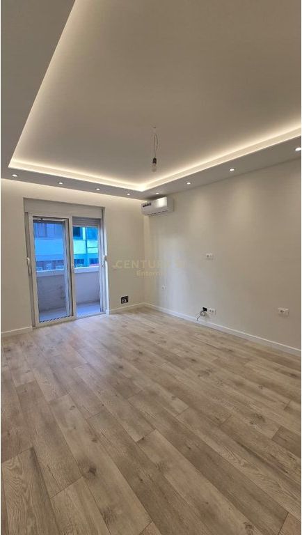 JEPET ME QIRA APARTAMENT 3+1 ME KUZHINE TE VECUAR NE QENDER