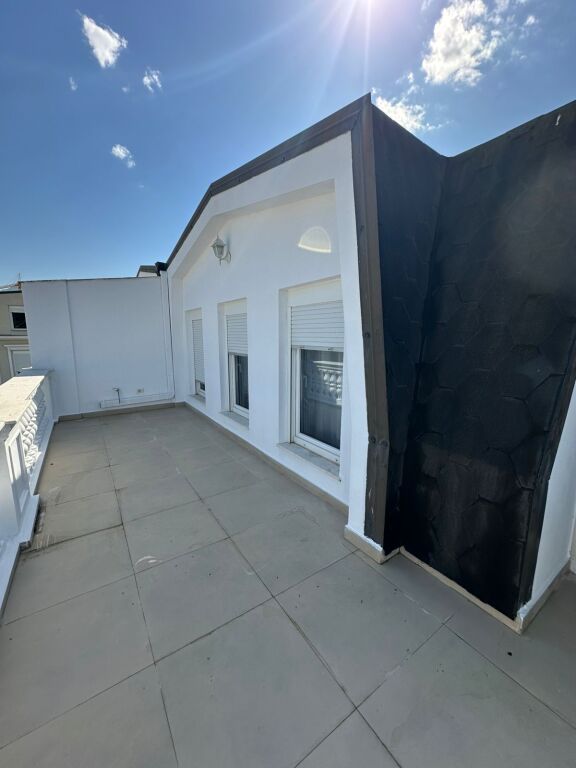 JEPET ME QIRA VILË 4-KATËSHE – White House, TEG