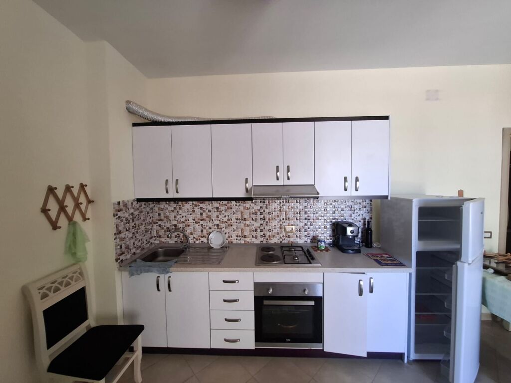Jepet me Qera Apartament 1+1 Tek Rrota e Kuqe
