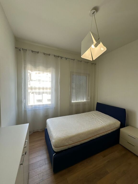 JEPET ME QIRA VILË 4-KATËSHE – White House, TEG