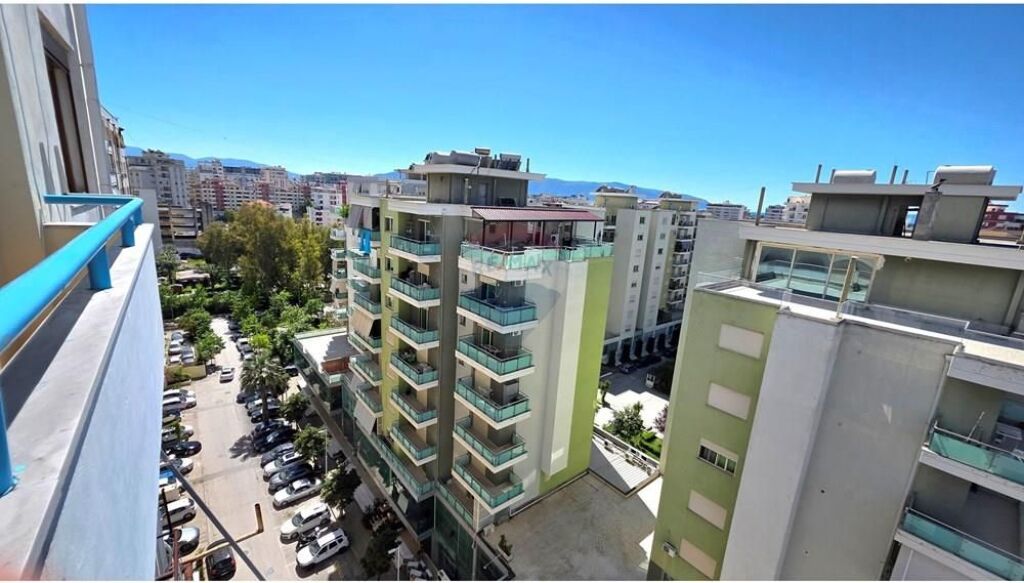 Apartament 1+1 - Për Shitje - Bulevardi Kryesor, Vlorë